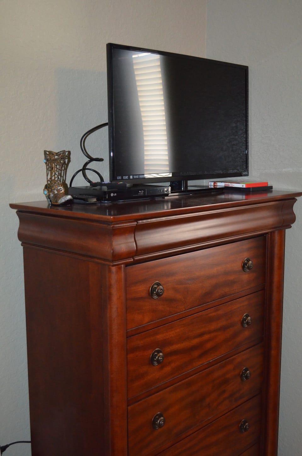 Flat screen TV in third bedroom