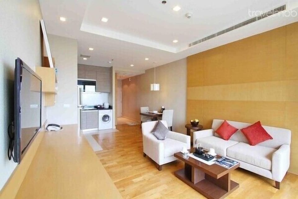 Panoramic views of BKK apartment 
