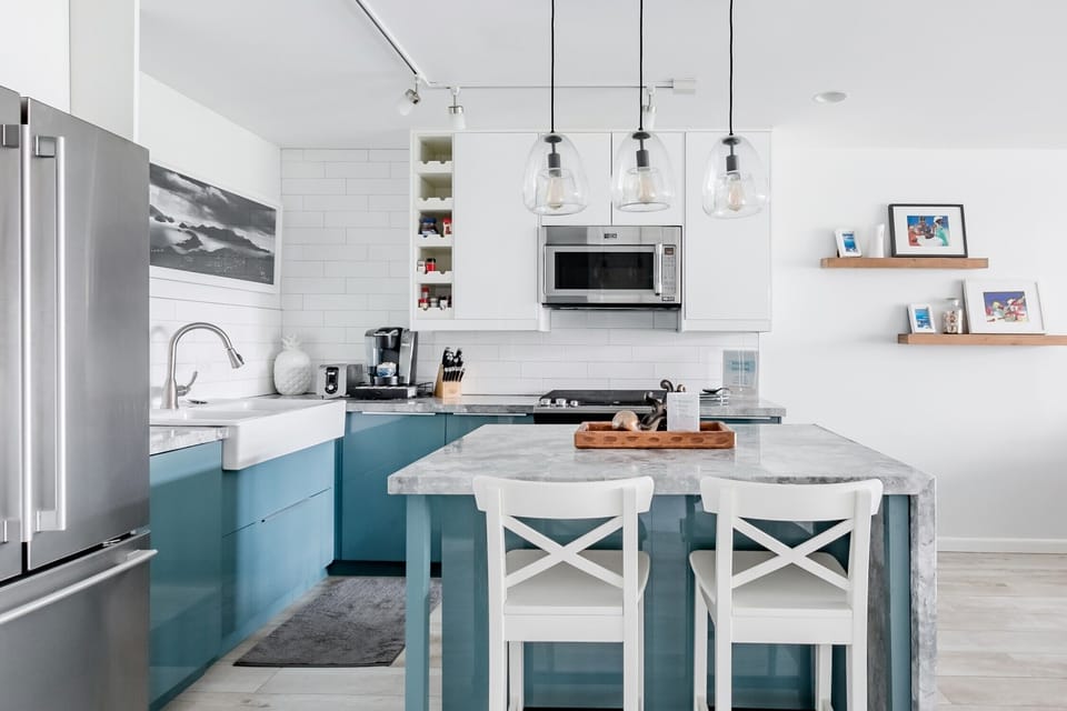 Kitchen w Island