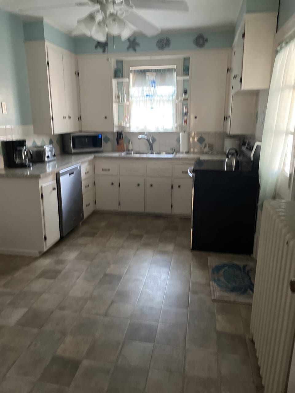 A Bayview Beauty's seashore  kitchen