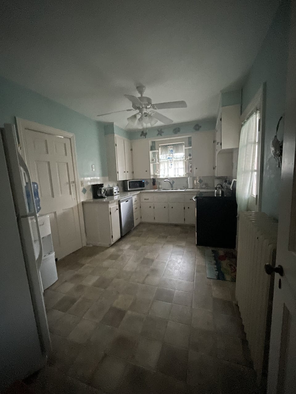 A Bayview Beauty's seashore  kitchen