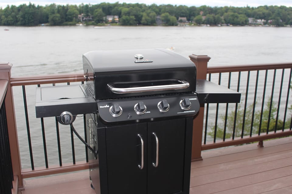 4 BURNER
PROPANE GRILL