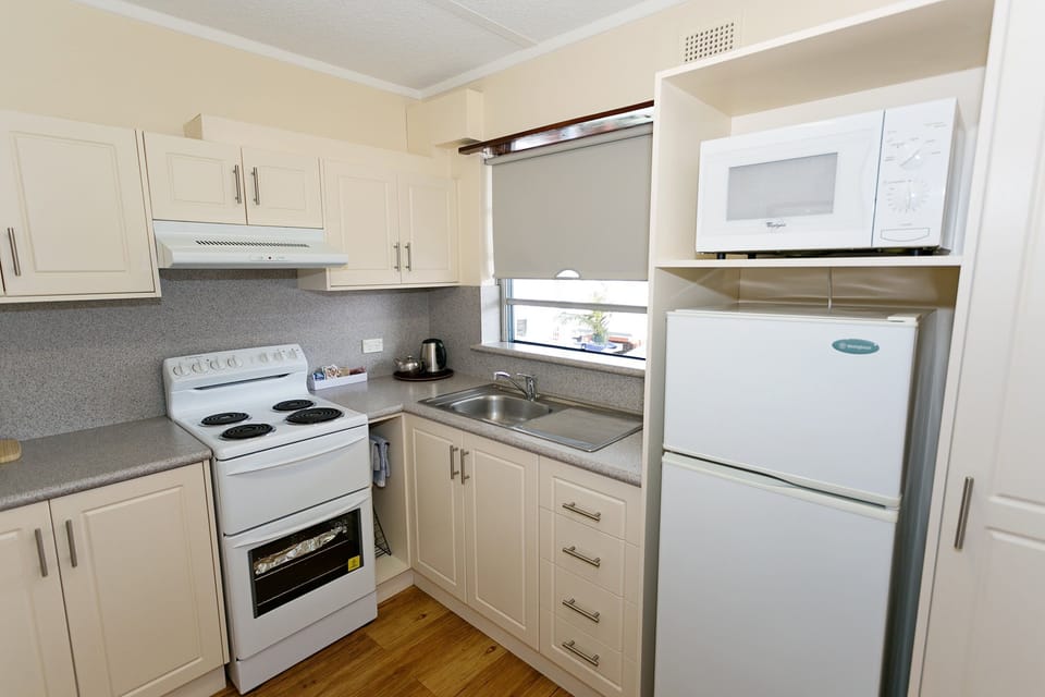 3 Bedroom Self Contained Kitchen Hi-Res