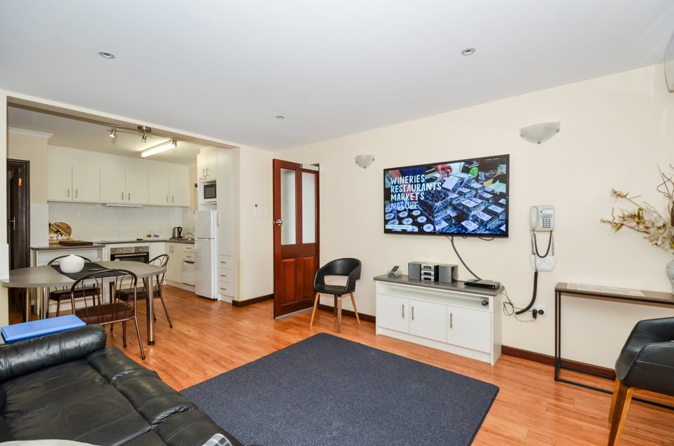 3Bedroomliving1