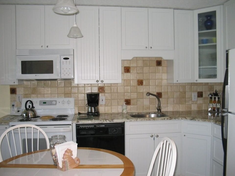 Kitchen with plenty of counter space 
