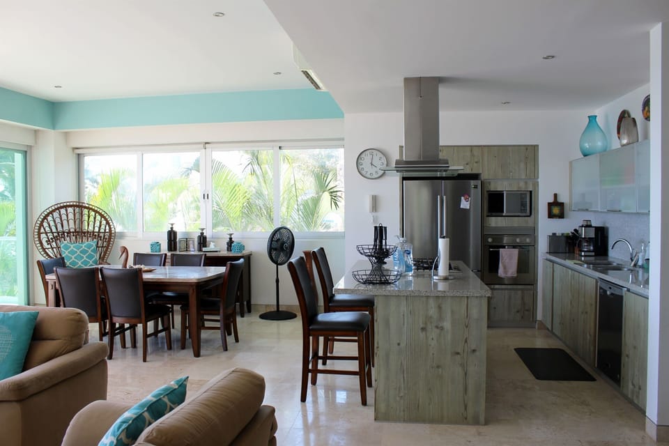 Kitchen & Dining area