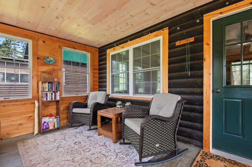 Sun room/porch with furniture