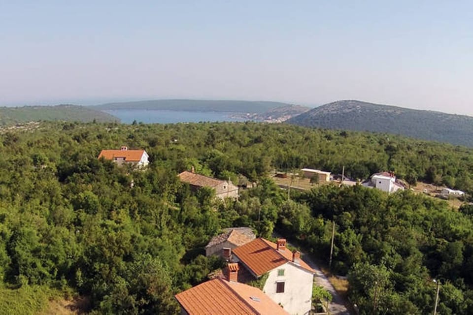 The neighborhood is ideal for walks or biking in the nature