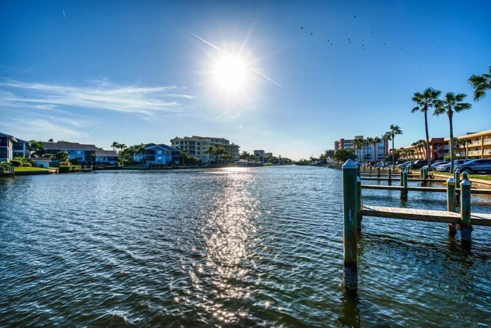 The Gulf in front, the Bay in back...Deep draft boat docks, free for guest use - easy access to the ICW and Gulf