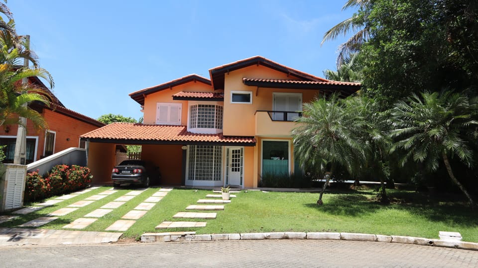 Frente da casa + garagem