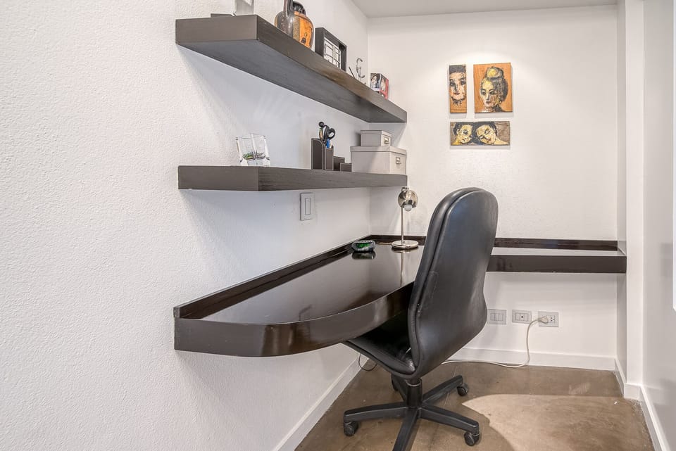 Desk.