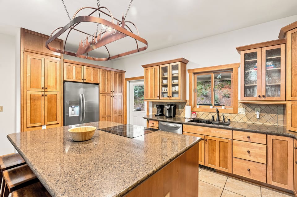 The U-shaped kitchen is fully equipped with all of the conveniences of home