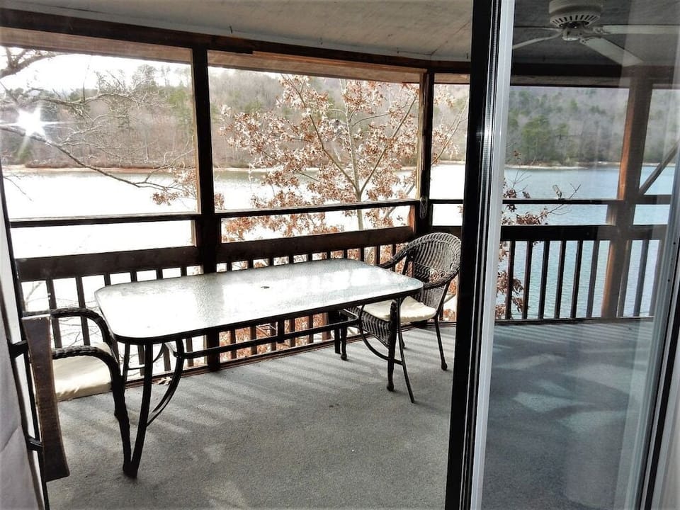 Upper level screened porch
