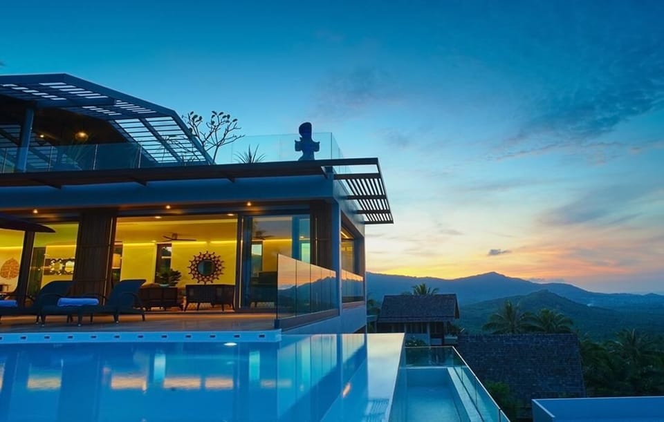 9 Br Sea View Villa Blue ~ 5* with staff
