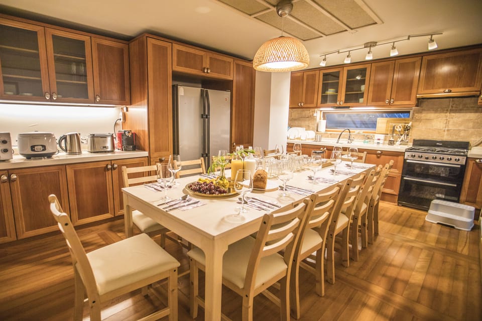 Family Townhome - Foreigner Only, 4 Bedrooms, Balcony, Garden Area(Fabulous Sunlit Heritage Mansion) | In-room dining