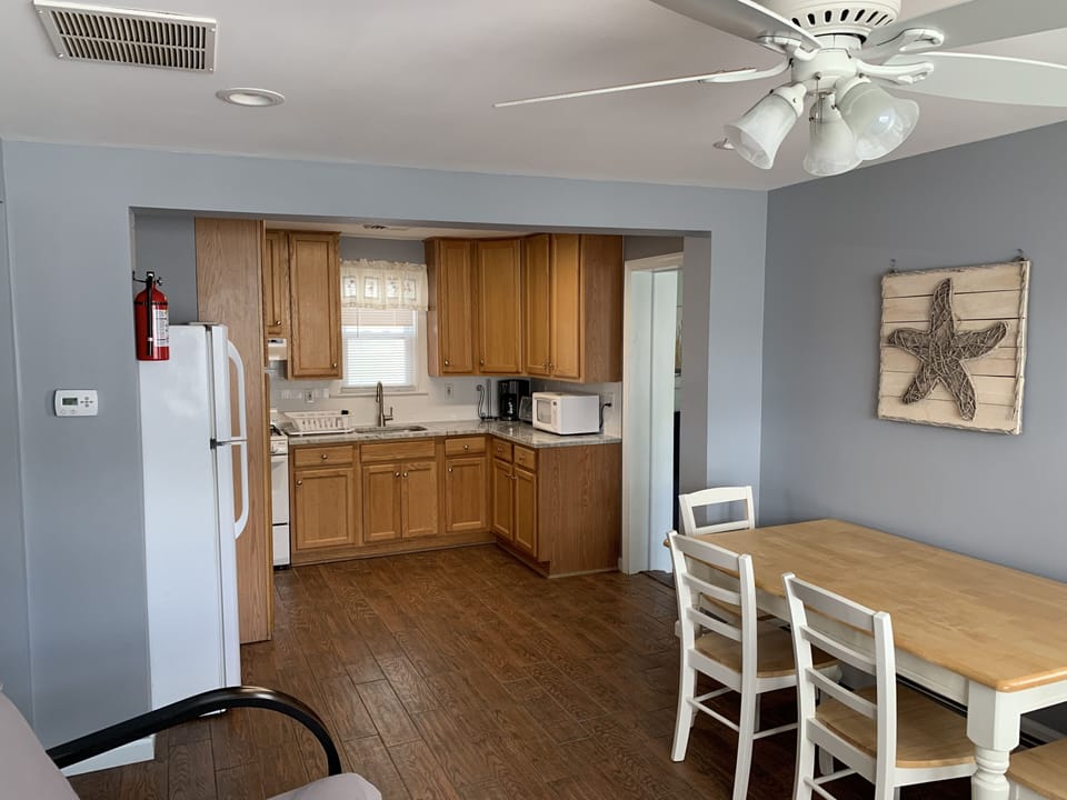 2nd floor kitchen/living room with fouton
