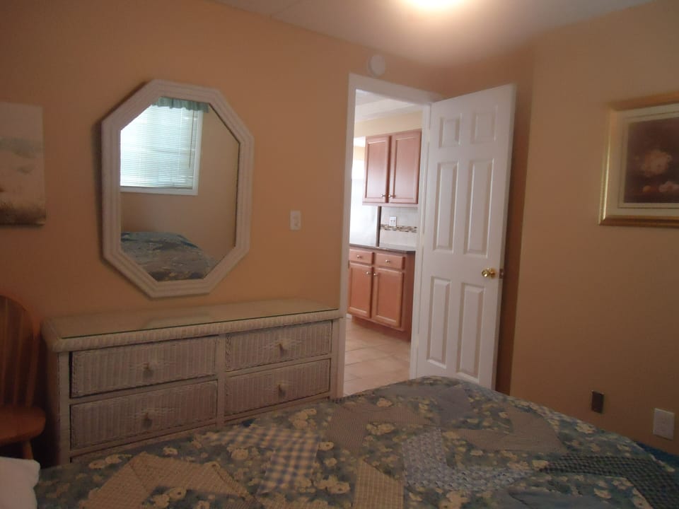 1st floor bedroom with queen sized bed