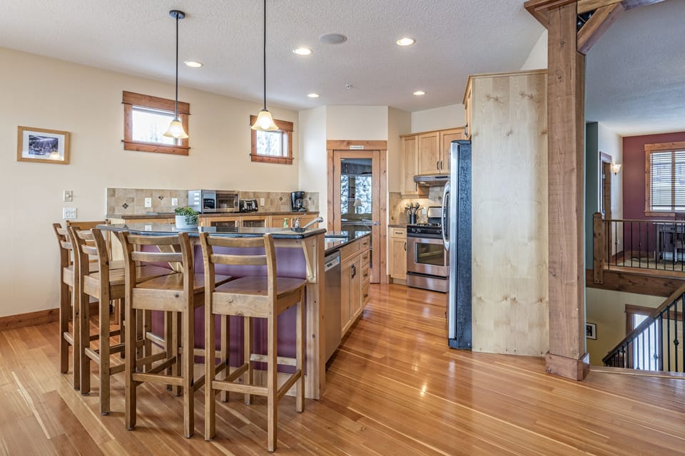 Fully Stocked Modern Kitchen 