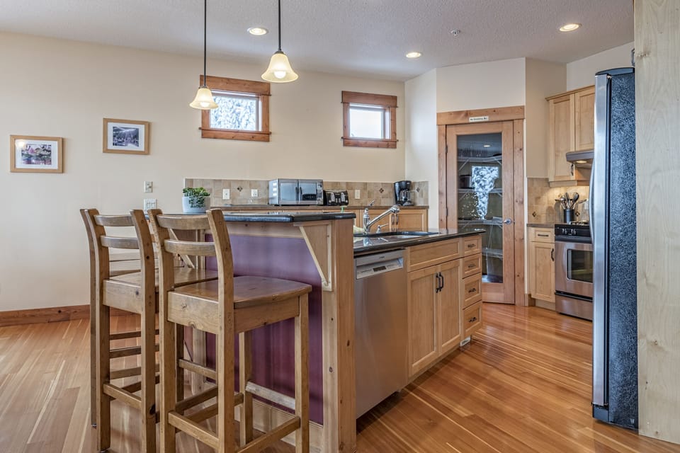 Large Breakfast Bar - Seats 4 