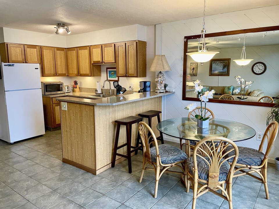 Dining & Kitchen Area
