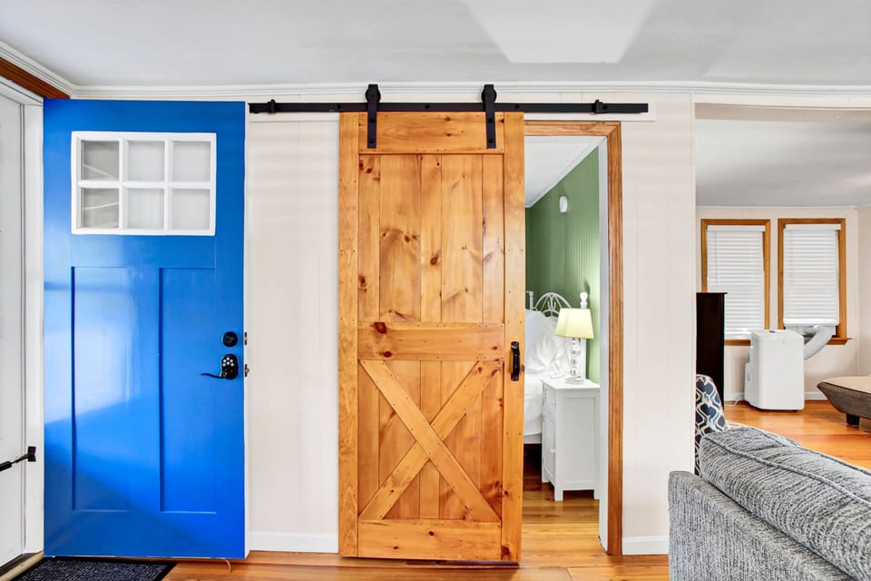 Entry/1st Floor Bedroom