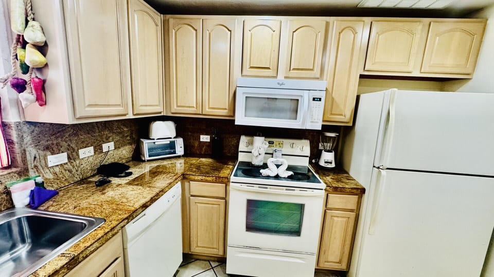 Kitchen equiped blender,toaster,coffee maker,toaster oven.Plates,saucers,glassware,coffee cups,knives,cooking utensils,pots and pans.Broiler pan