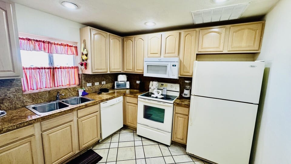 Fully equiped kitchen,dishwasher,stove,oven,microwave seperate room for washer and dryer and new water heater