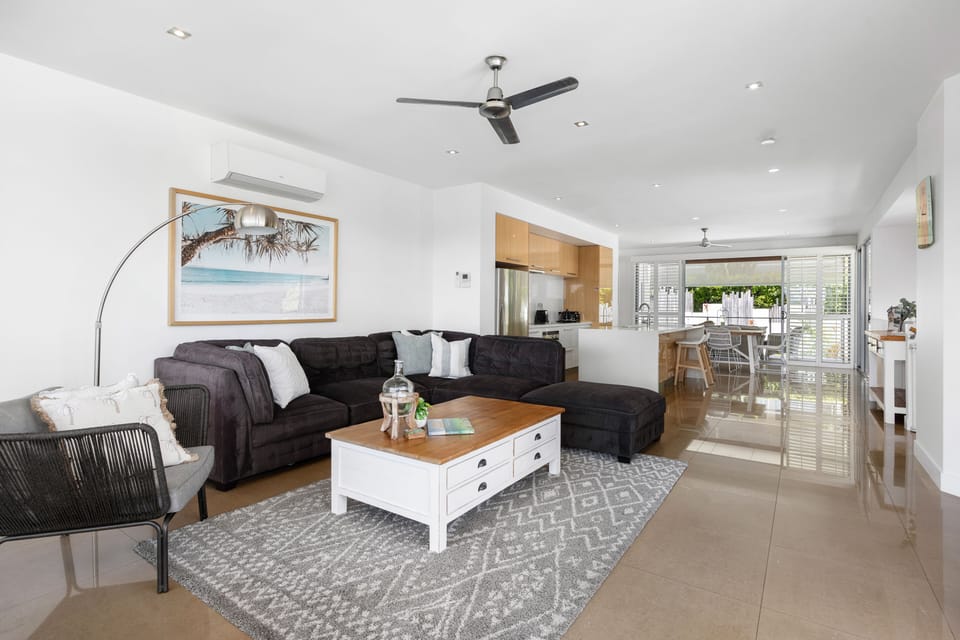 Large Family area with Smart TV with access to your streaming apps