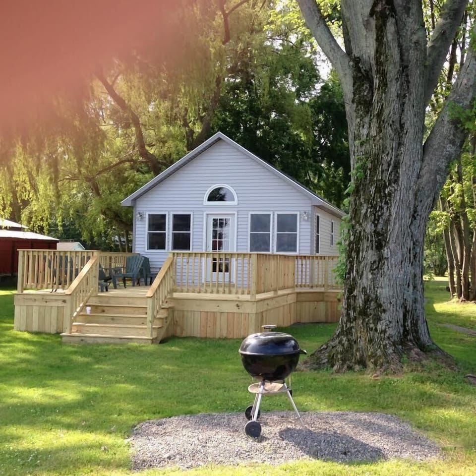 Next door neighbor to the east.  http://www.homeaway.com/vacation-rental/p396154