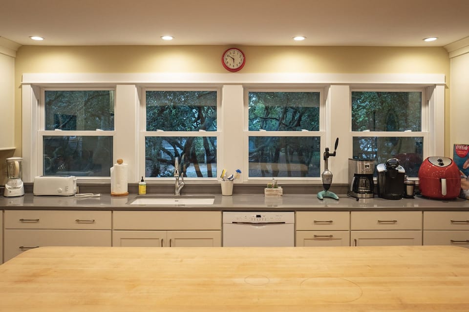 Enjoy cooking while looking out on the trees; gadgets incl. an air fryer
