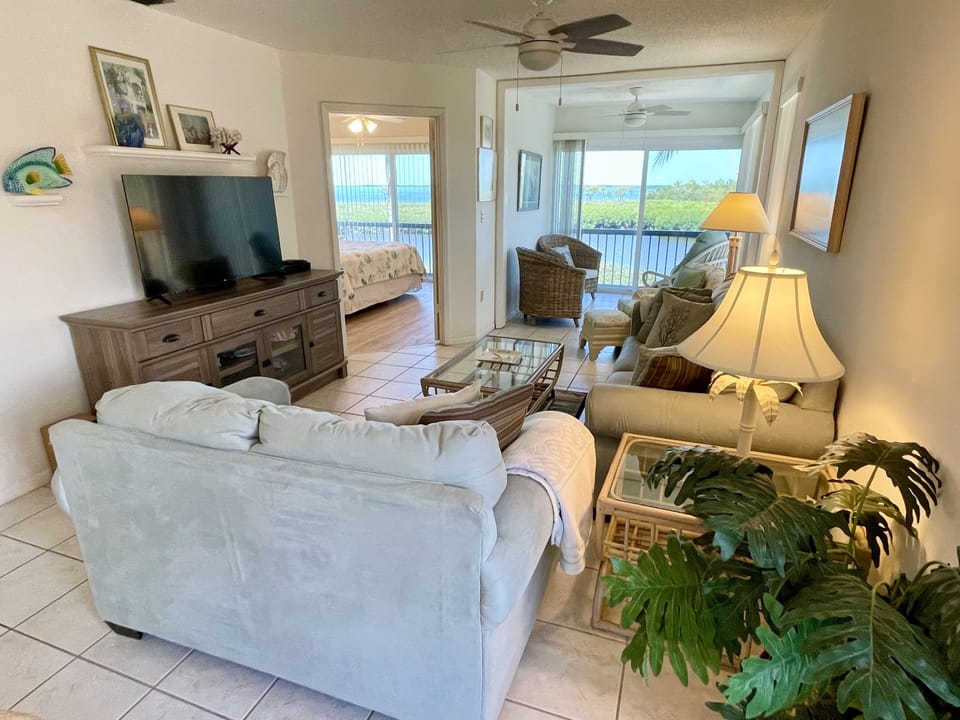 Spacious airy unit decorated with coastal vibe. Florida Bay open water views!!
