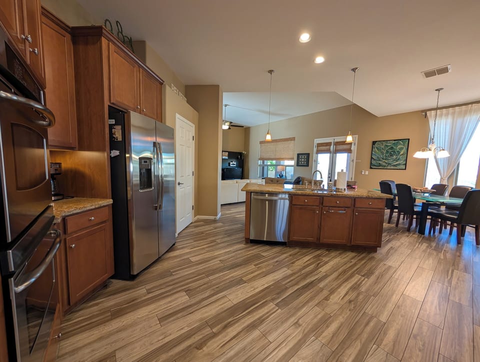 Gourmet kitchen with everything you could need to make some great meals!