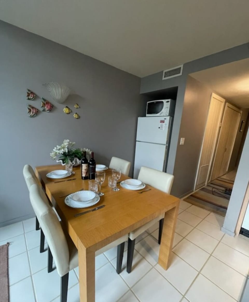 Eat-in Kitchen
