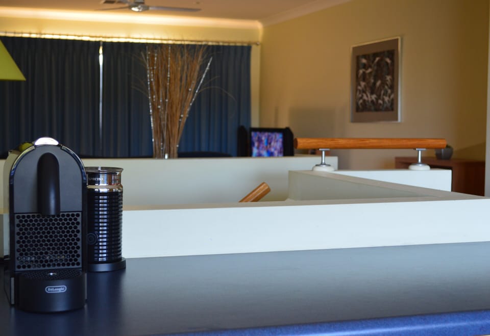 Coffeee pod machine takes nespresso style pods