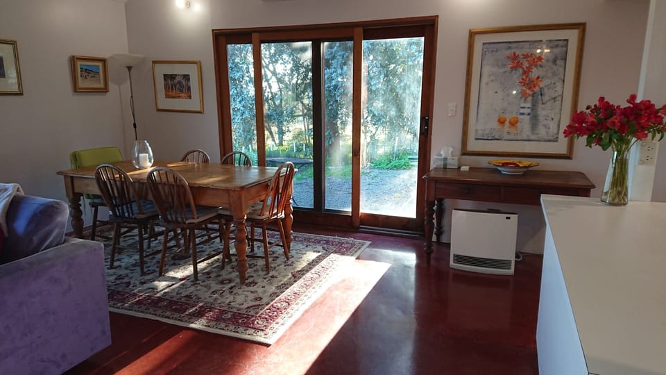 Dining table for up to 6 