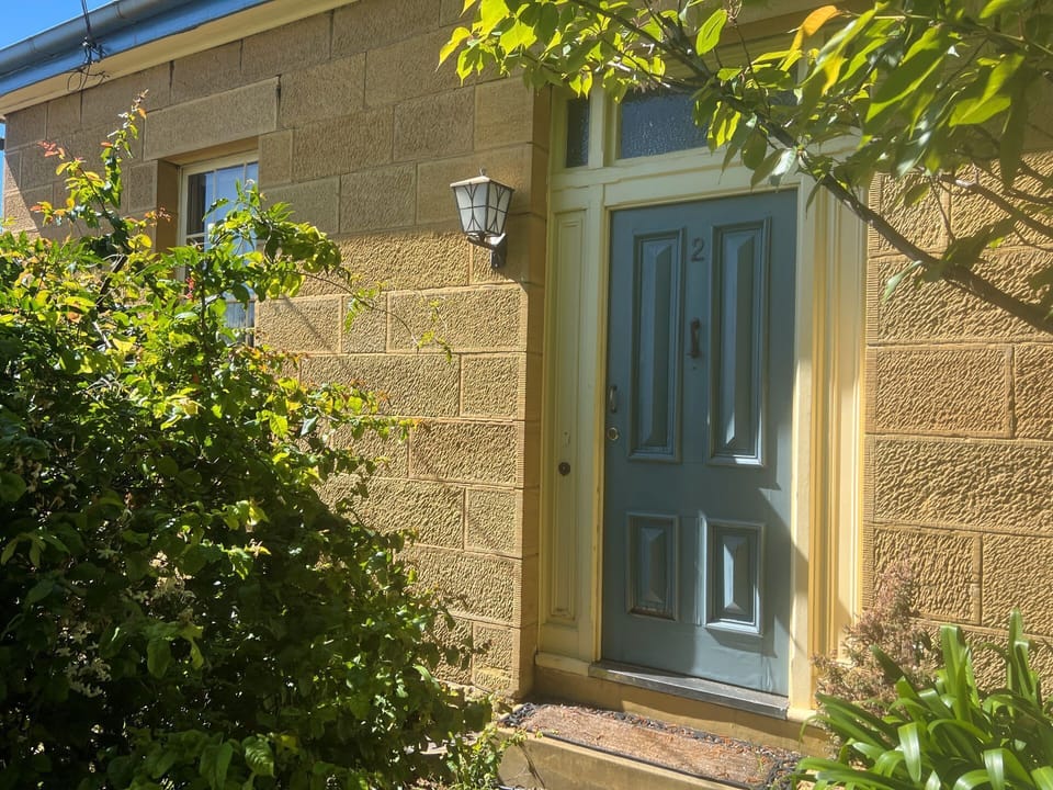 Sarah 10 years on Airbnb Sarah Rating, 5 stars ,· May 2024 Very cute, cosy and warm place easy walking distance to the restaurants and cafes of North Hobart. Was grateful to find this gem and will likely book again if available