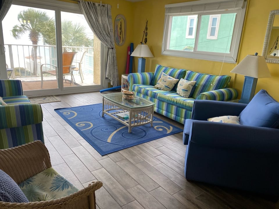 Great view of ocean directly from living room
