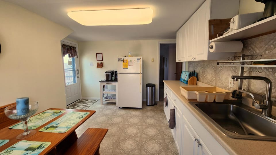 Entrance / Kitchen