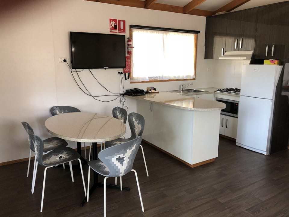 Riverfront Cabin | In-room dining