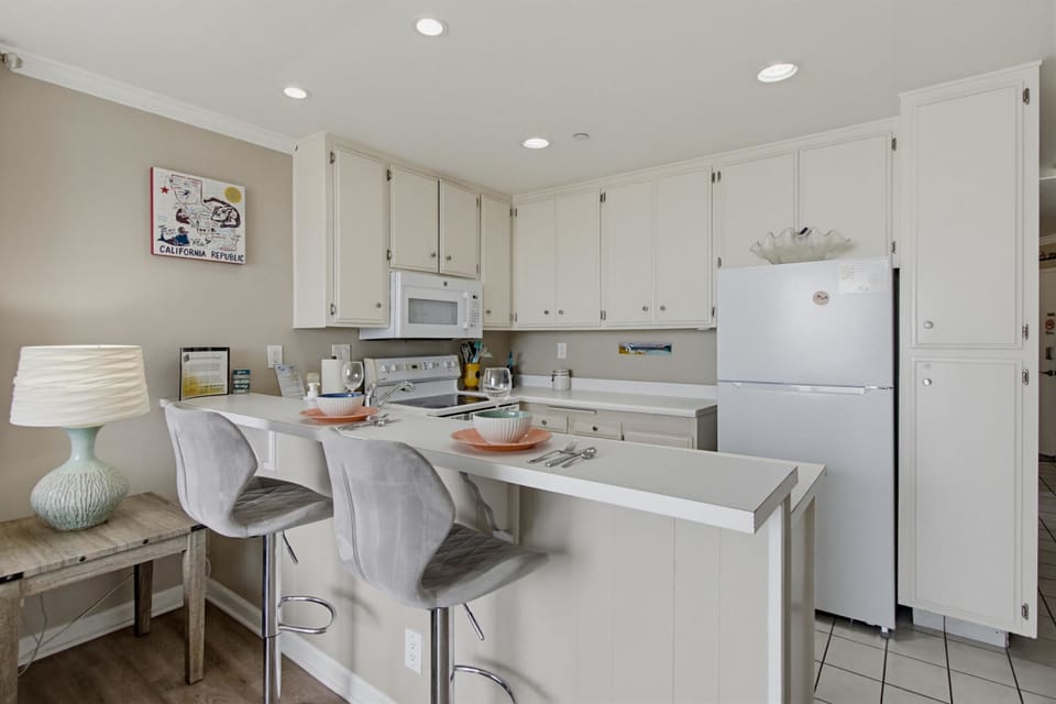 Open style kitchen, fully equipped for meals at home with bar seating for 2