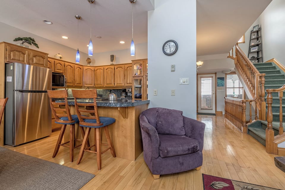 Sitting Area & Kitchen
