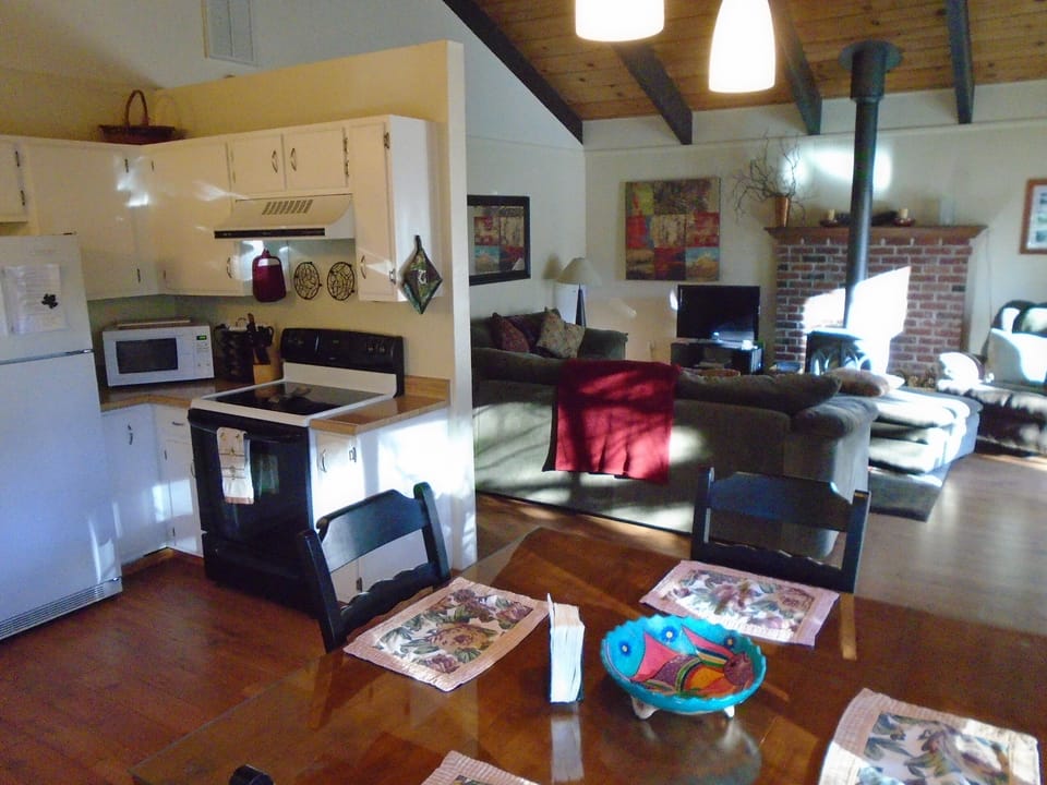 Bright and sunny Great Room from kitchen