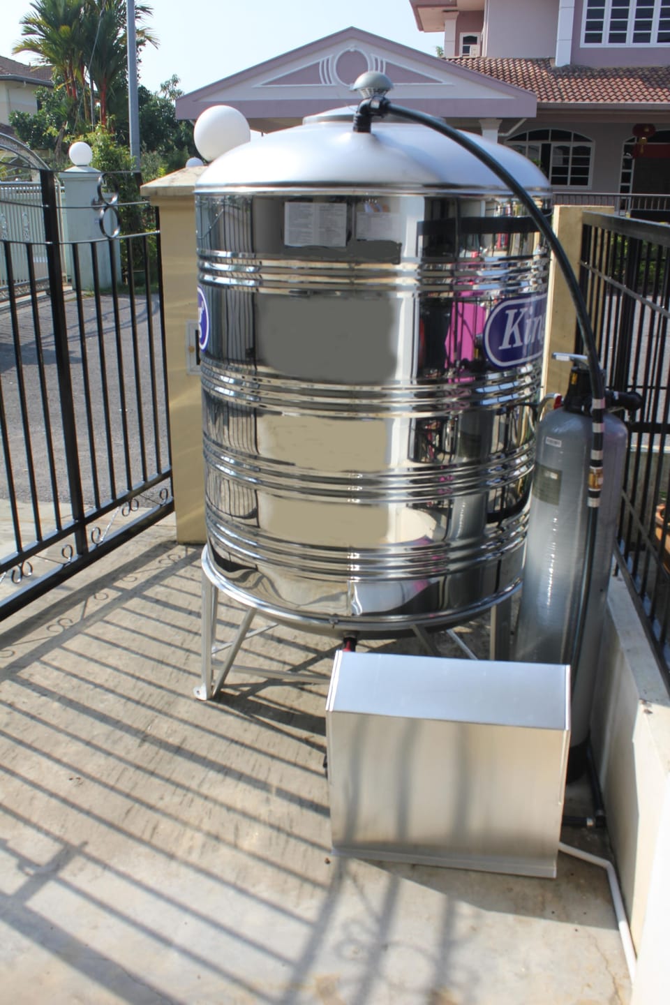 Water tank, water filter and pump