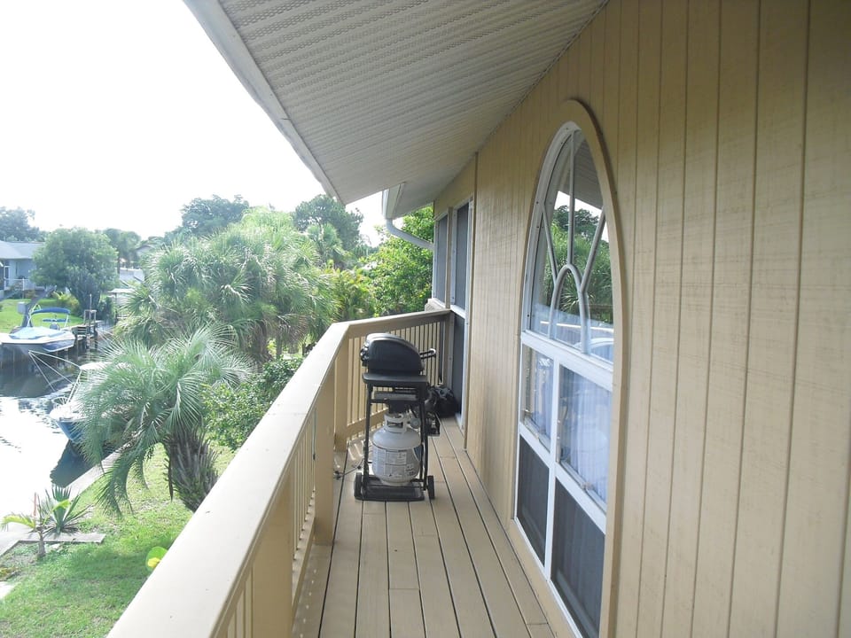 wraparound deck with bbq