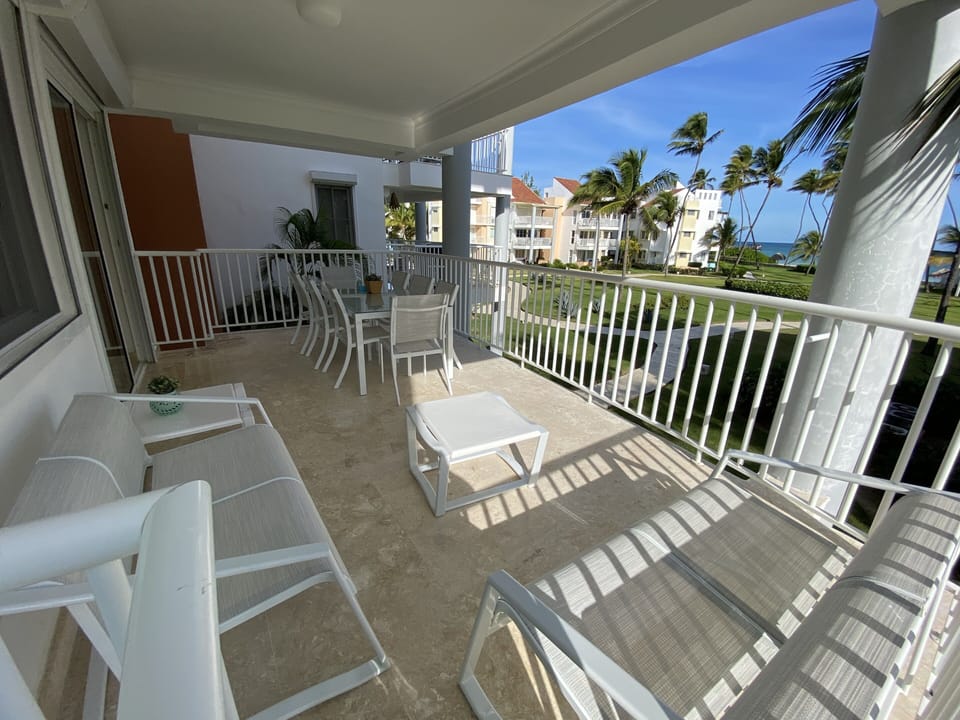 Wide porch!