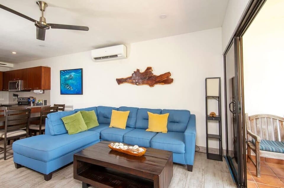 Living Area (Mirrored)