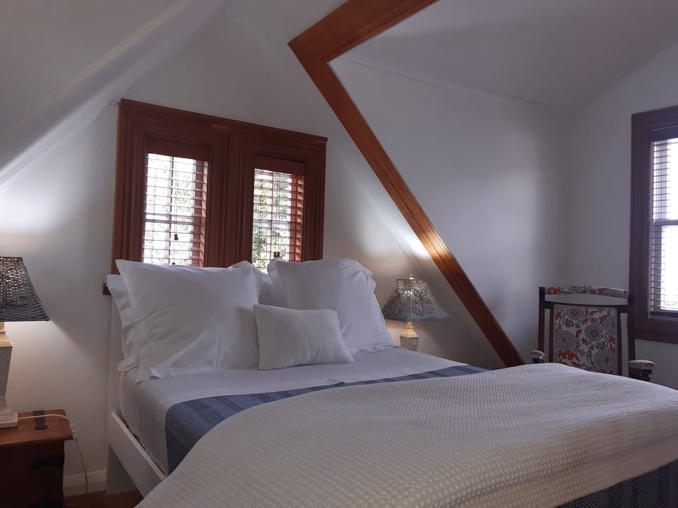 Mezzanine bedroom 2
