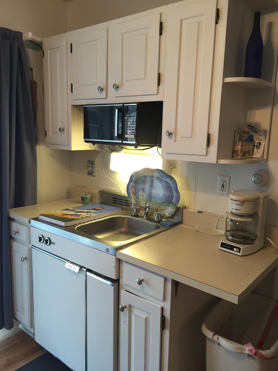 Kitchen with 2 burner stove