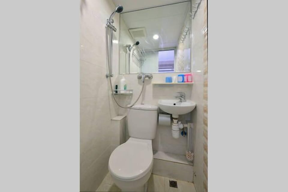 Hostels for 5pax @Mongkok MTR 3min(Rm1)