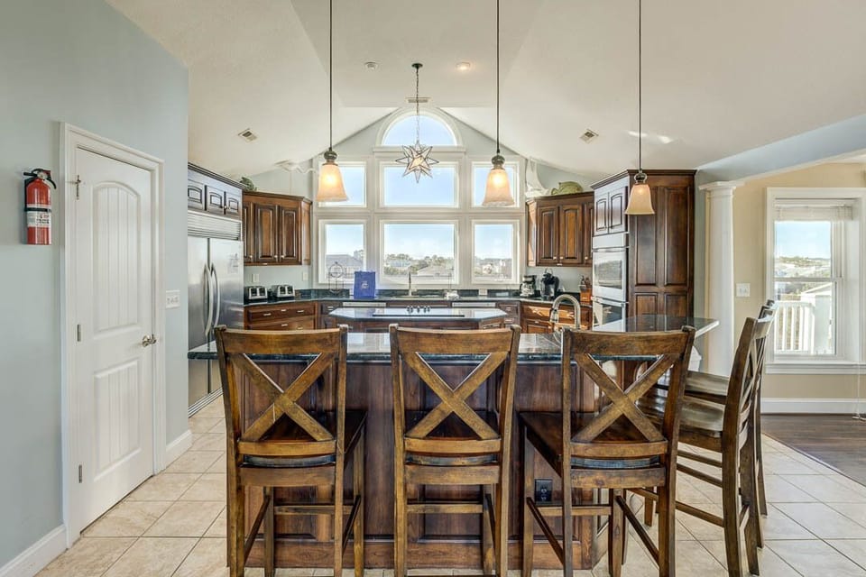 Top-Level Kitchen with Bar (seats 5)